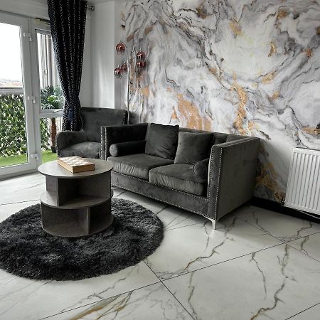 Two Bed Apartment With Balcony Slough,Windsor,Legoland Esterno foto