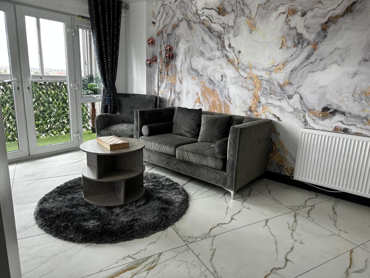 Two Bed Apartment With Balcony Slough,Windsor,Legoland Esterno foto