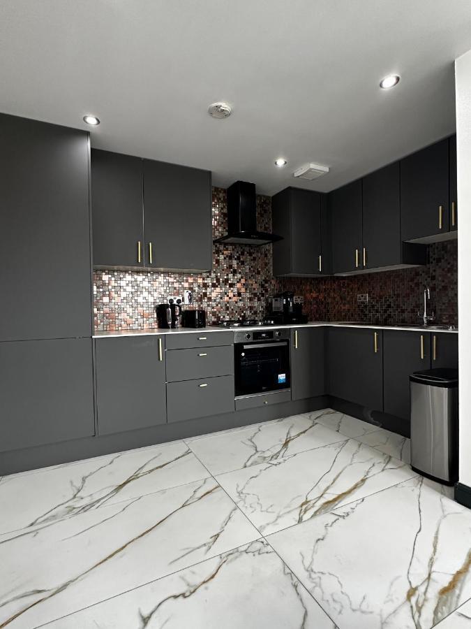 Two Bed Apartment With Balcony Slough,Windsor,Legoland Esterno foto