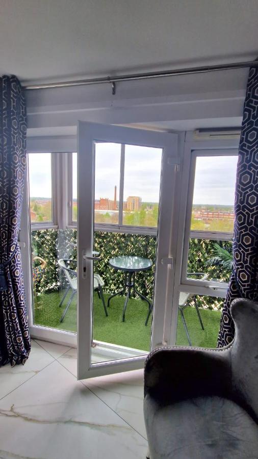 Two Bed Apartment With Balcony Slough,Windsor,Legoland Esterno foto
