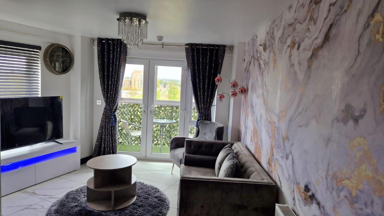Two Bed Apartment With Balcony Slough,Windsor,Legoland Esterno foto