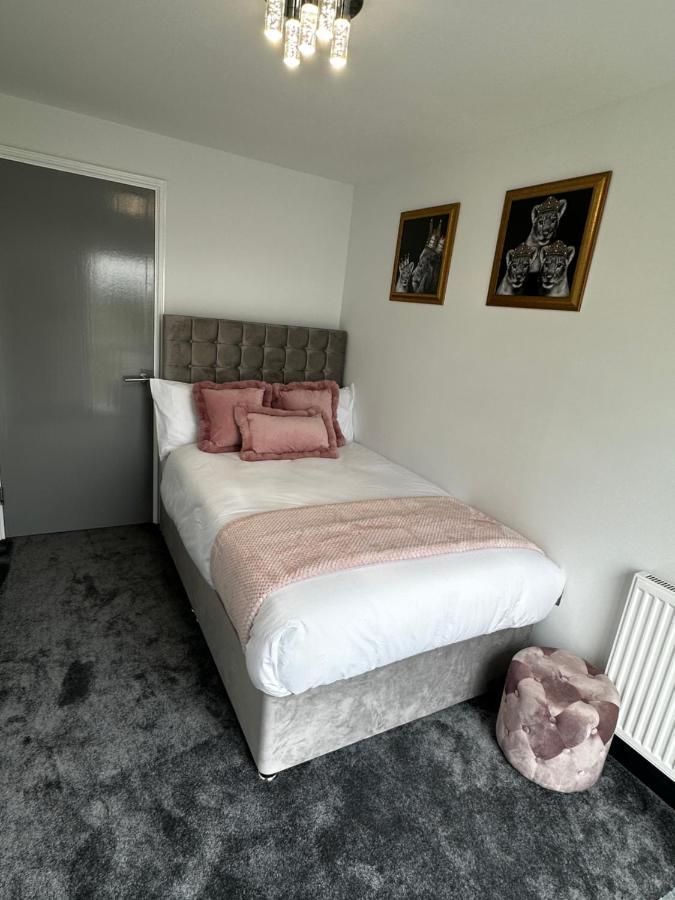 Two Bed Apartment With Balcony Slough,Windsor,Legoland Esterno foto