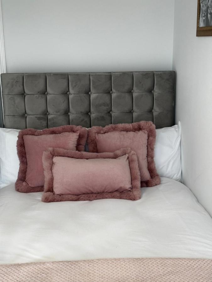 Two Bed Apartment With Balcony Slough,Windsor,Legoland Esterno foto
